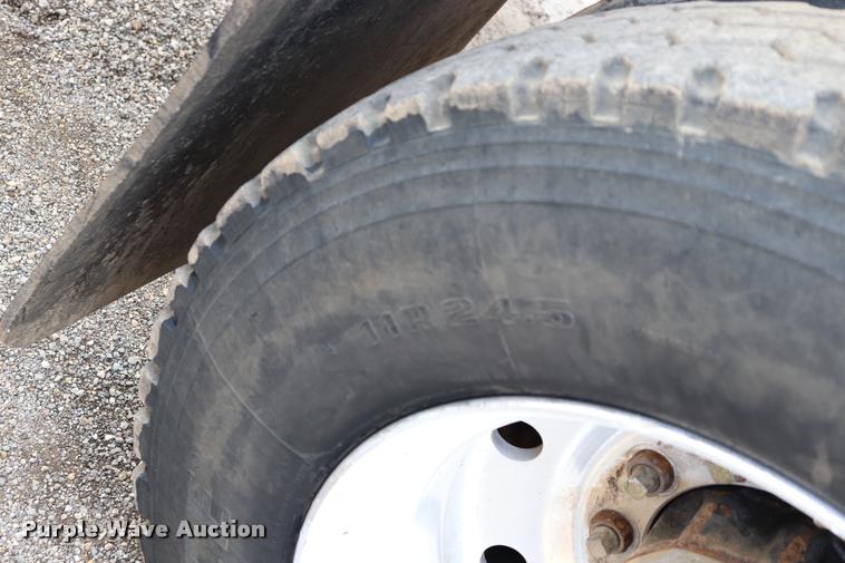 image for item DQ9464 1978 International S250 semi truck