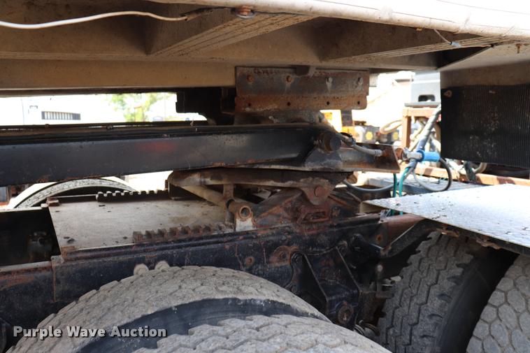 image for item DQ9464 1978 International S250 semi truck