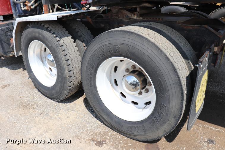 image for item DQ9464 1978 International S250 semi truck