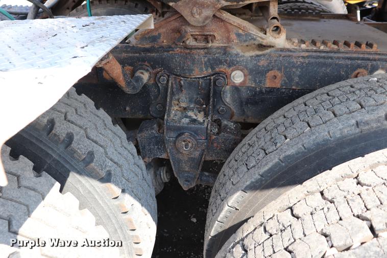 image for item DQ9464 1978 International S250 semi truck