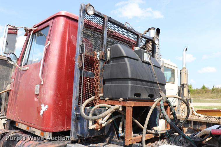 image for item DQ9464 1978 International S250 semi truck