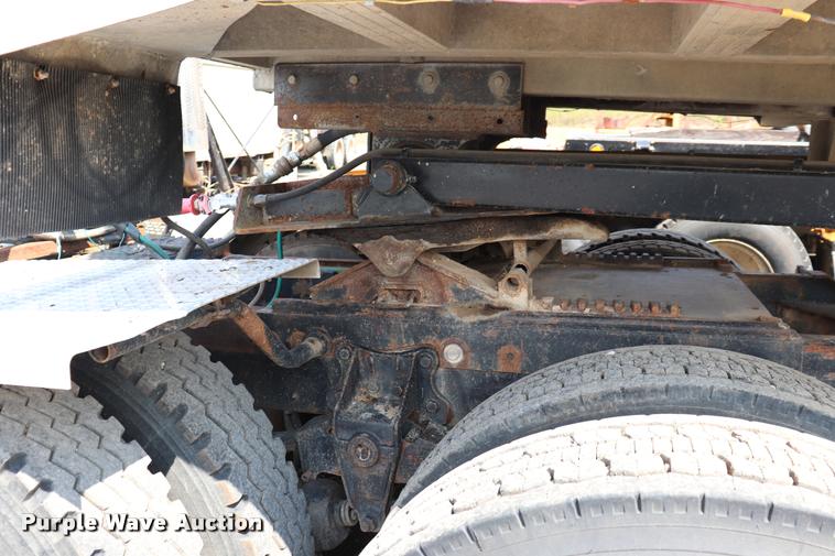 image for item DQ9464 1978 International S250 semi truck