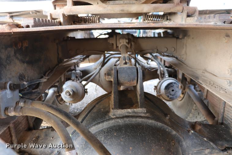 image for item DQ9464 1978 International S250 semi truck