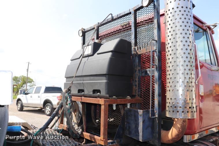 image for item DQ9464 1978 International S250 semi truck