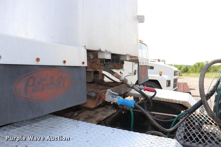 image for item DQ9464 1978 International S250 semi truck