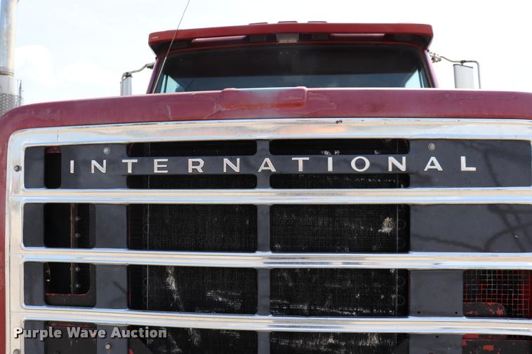 image for item DQ9464 1978 International S250 semi truck