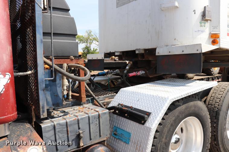 image for item DQ9464 1978 International S250 semi truck