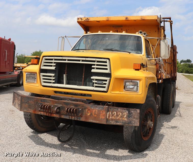 image for item DQ9465 1988 Ford FT900 dump truck