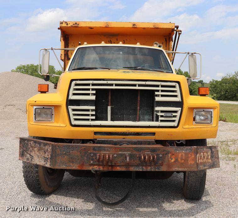image for item DQ9465 1988 Ford FT900 dump truck