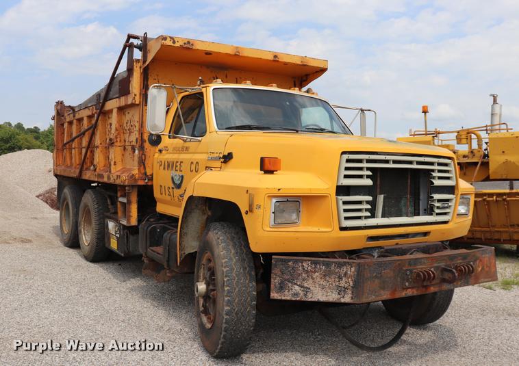 image for item DQ9465 1988 Ford FT900 dump truck