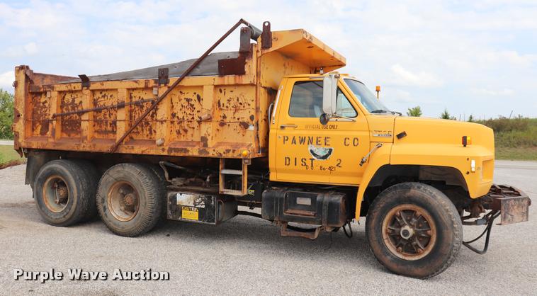 image for item DQ9465 1988 Ford FT900 dump truck