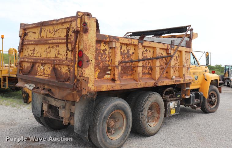 image for item DQ9465 1988 Ford FT900 dump truck