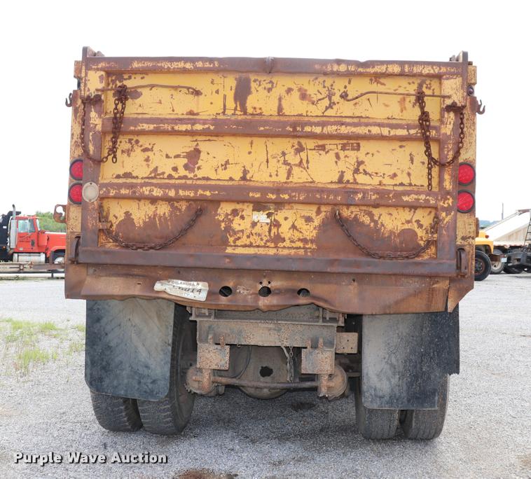 image for item DQ9465 1988 Ford FT900 dump truck