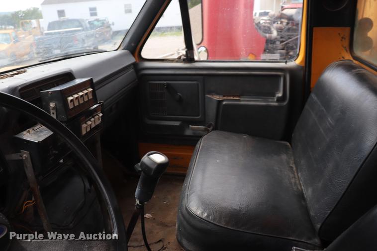 image for item DQ9465 1988 Ford FT900 dump truck