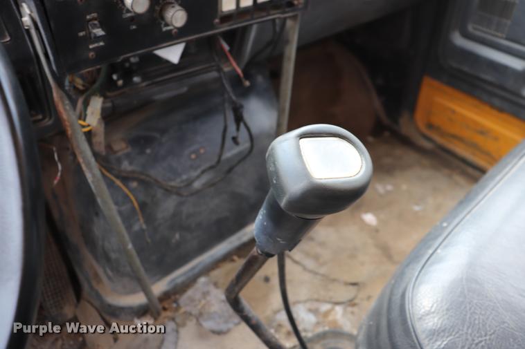 image for item DQ9465 1988 Ford FT900 dump truck