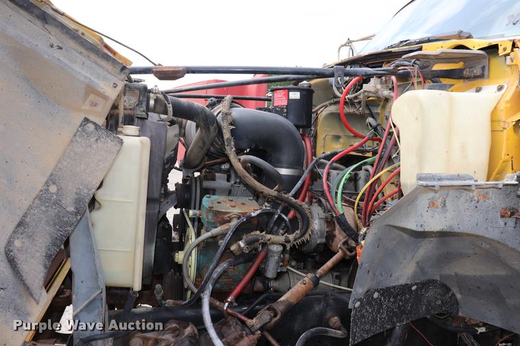 image for item DQ9465 1988 Ford FT900 dump truck