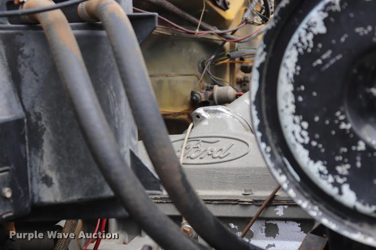 image for item DQ9465 1988 Ford FT900 dump truck