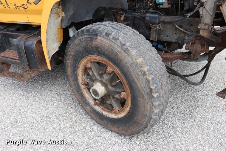 image for item DQ9465 1988 Ford FT900 dump truck