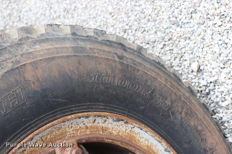 image for item DQ9465 1988 Ford FT900 dump truck