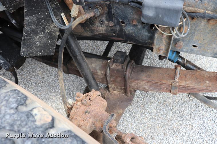 image for item DQ9465 1988 Ford FT900 dump truck