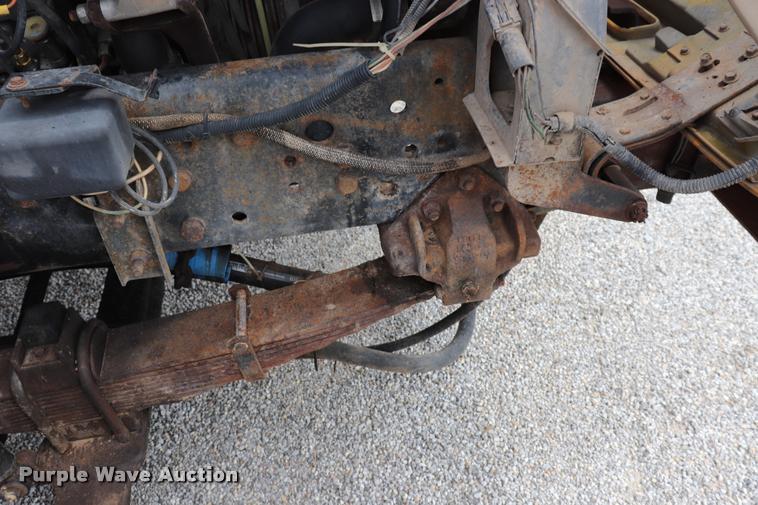 image for item DQ9465 1988 Ford FT900 dump truck