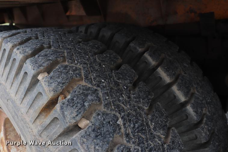 image for item DQ9465 1988 Ford FT900 dump truck