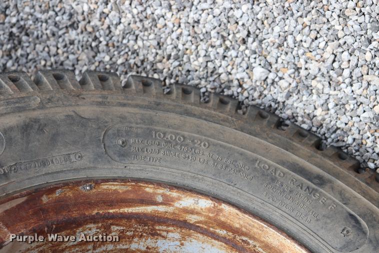 image for item DQ9465 1988 Ford FT900 dump truck