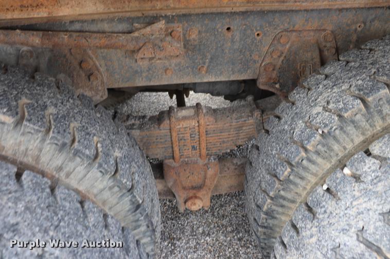 image for item DQ9465 1988 Ford FT900 dump truck