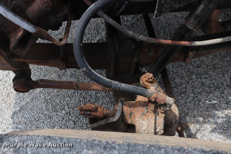 image for item DQ9465 1988 Ford FT900 dump truck