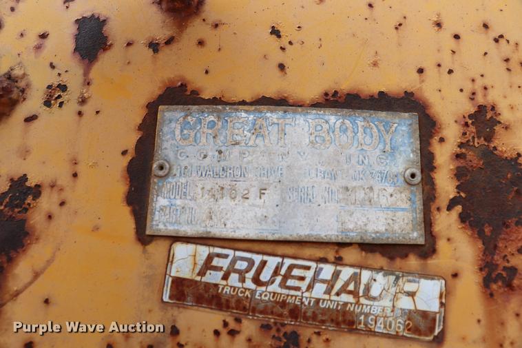 image for item DQ9465 1988 Ford FT900 dump truck