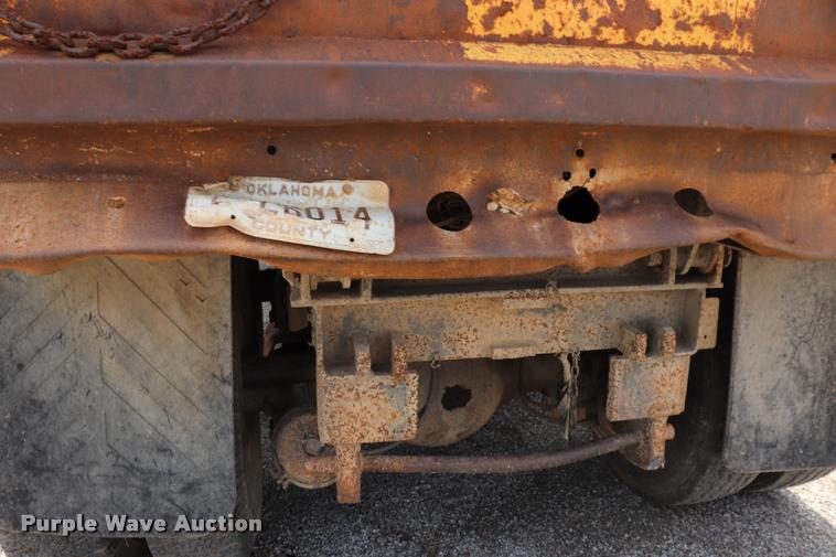 image for item DQ9465 1988 Ford FT900 dump truck