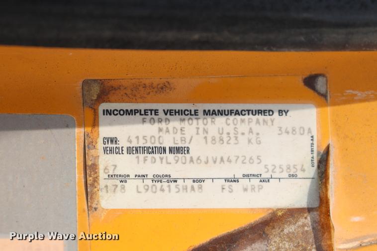 image for item DQ9465 1988 Ford FT900 dump truck