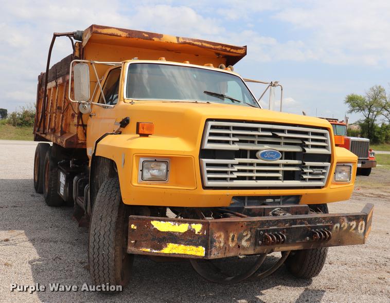 image for item DQ9466 1988 Ford FT900 dump truck