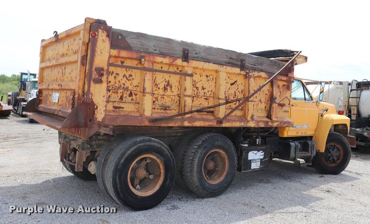 image for item DQ9466 1988 Ford FT900 dump truck