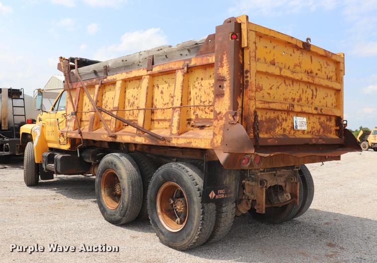 image for item DQ9466 1988 Ford FT900 dump truck