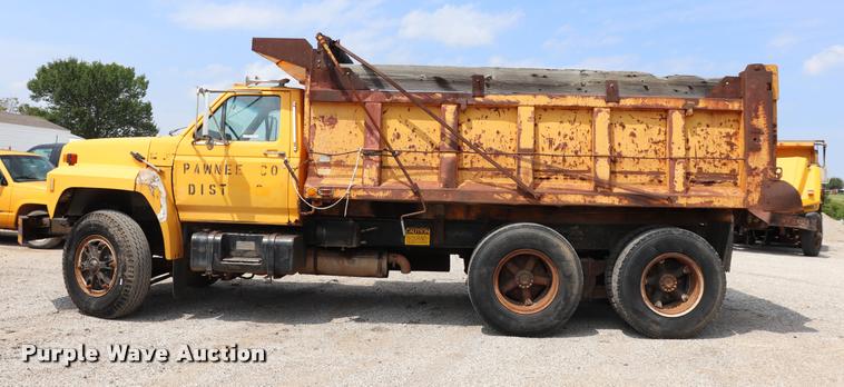 image for item DQ9466 1988 Ford FT900 dump truck
