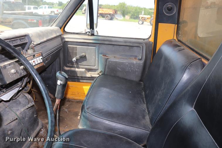 image for item DQ9466 1988 Ford FT900 dump truck