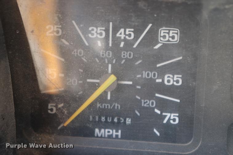 image for item DQ9466 1988 Ford FT900 dump truck