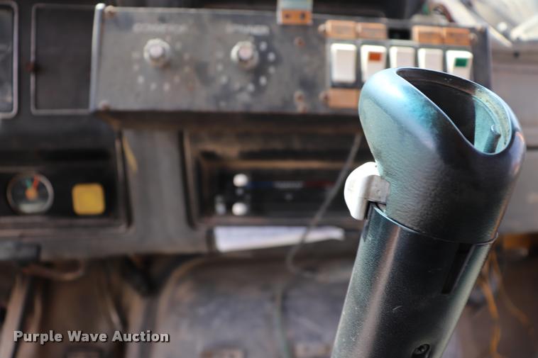 image for item DQ9466 1988 Ford FT900 dump truck