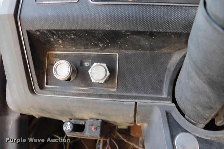 image for item DQ9466 1988 Ford FT900 dump truck