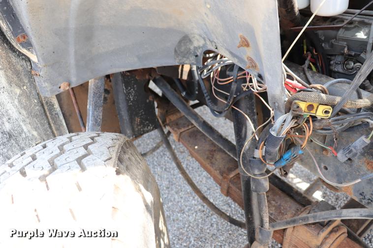 image for item DQ9466 1988 Ford FT900 dump truck