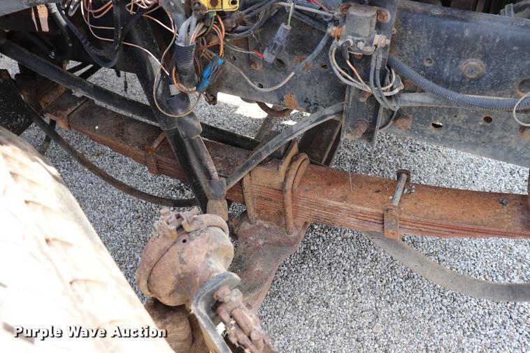 image for item DQ9466 1988 Ford FT900 dump truck