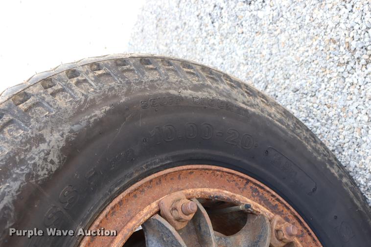 image for item DQ9466 1988 Ford FT900 dump truck