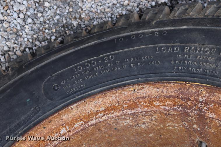 image for item DQ9466 1988 Ford FT900 dump truck