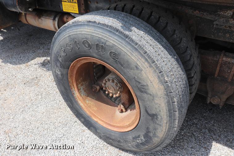 image for item DQ9466 1988 Ford FT900 dump truck