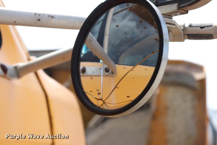 image for item DQ9466 1988 Ford FT900 dump truck