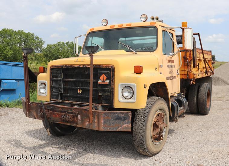 image for item DQ9467 1988 International 1754 dump truck