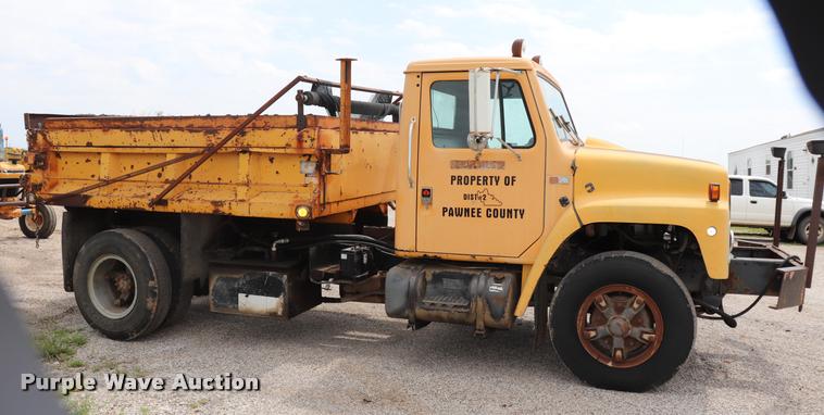 image for item DQ9467 1988 International 1754 dump truck
