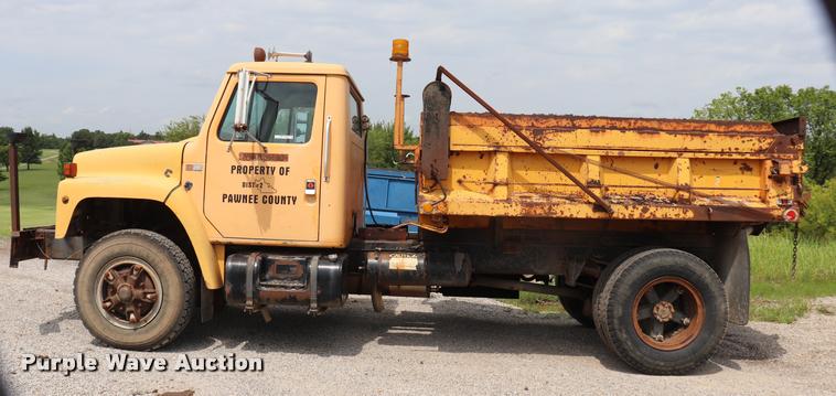 image for item DQ9467 1988 International 1754 dump truck