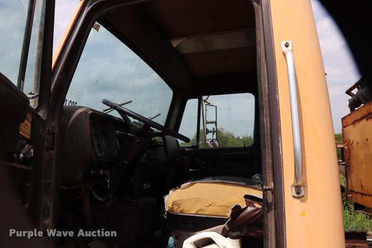 image for item DQ9467 1988 International 1754 dump truck